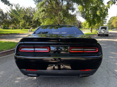 2018 Dodge Challenger SXT Plus
