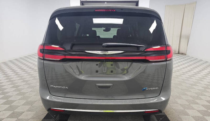 2022 Chrysler Pacifica Hybrid Touring L
