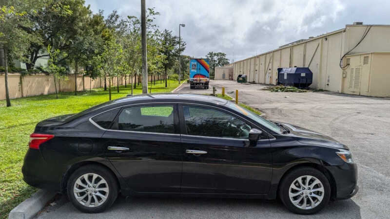 2018 Nissan Sentra SV photo 2