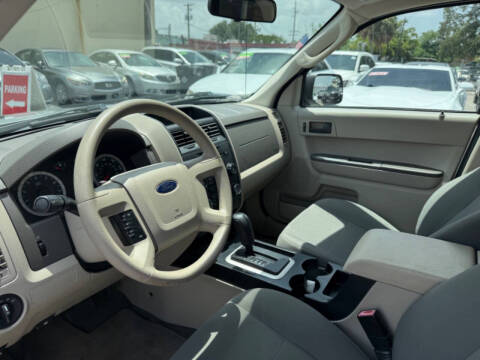 2010 Ford Escape XLS