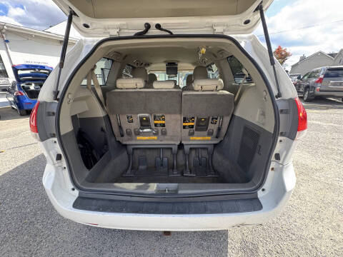 2011 Toyota Sienna LE 8-Passenger