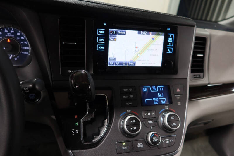 2017 Toyota Sienna XLE 8-Passenger