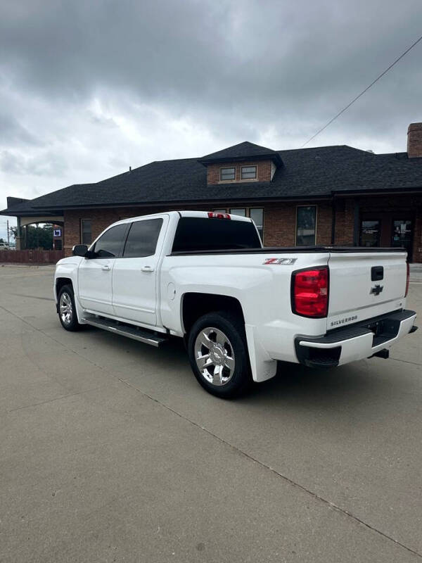 2016 Chevrolet Silverado 1500 LT Z71 photo 2