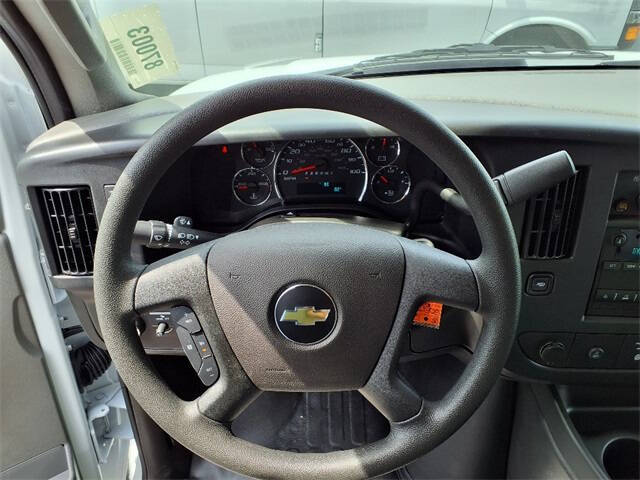 2025 Chevrolet Express 3500