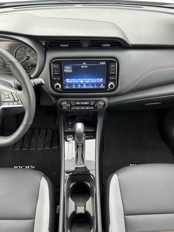 2023 Nissan Kicks SR