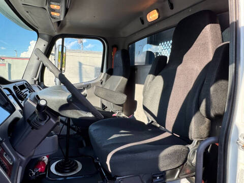 2017 Freightliner M2 106