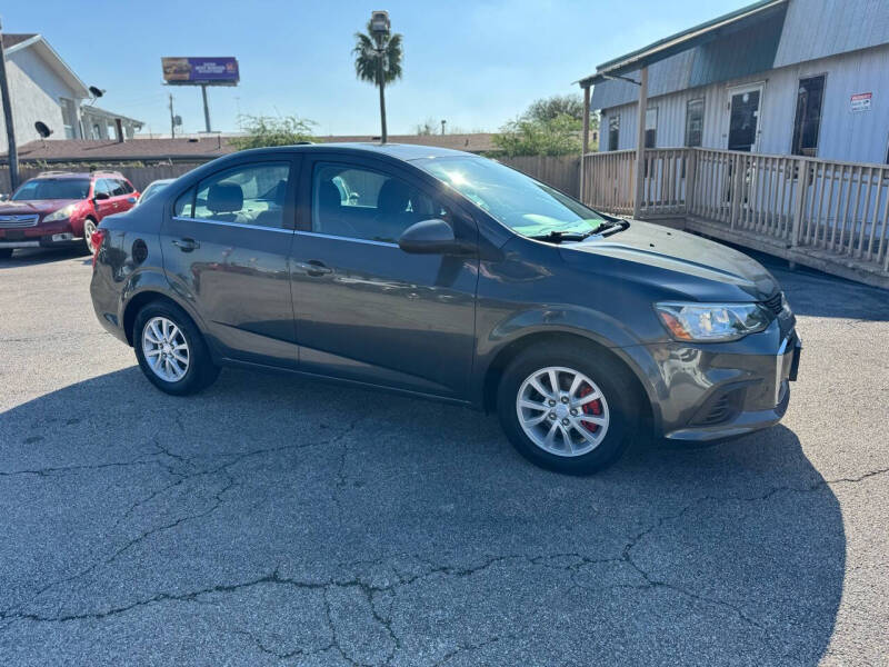 2017 Chevrolet Sonic null photo 5