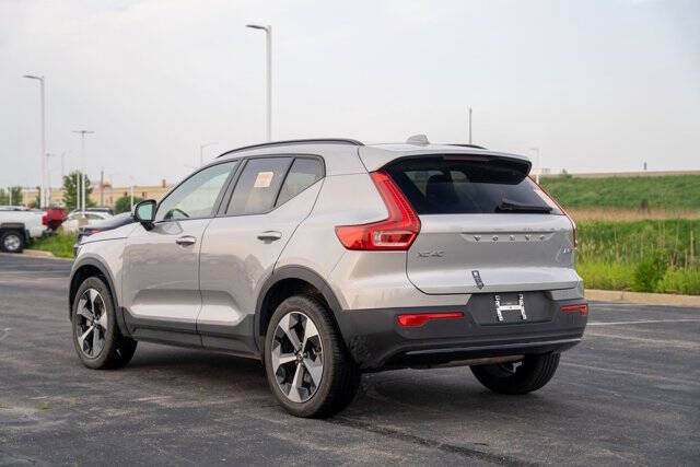 2024 Volvo XC40 B5 Plus Dark Theme