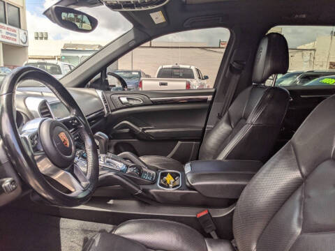 2017 Porsche Cayenne Platinum Edition