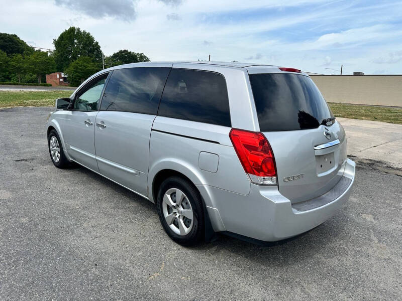 2009 Nissan Quest S photo 3