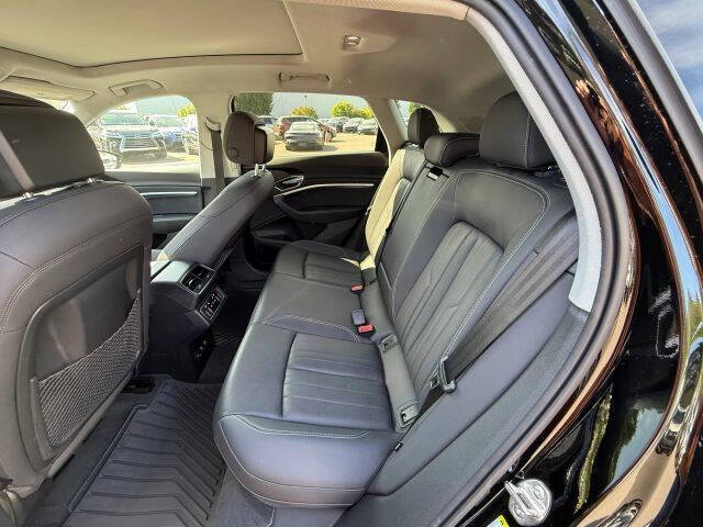 2019 Audi e-tron quattro Premium Plus