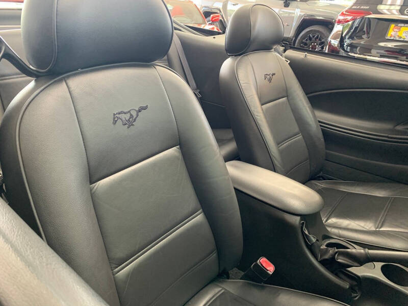 2004 Ford Mustang Deluxe