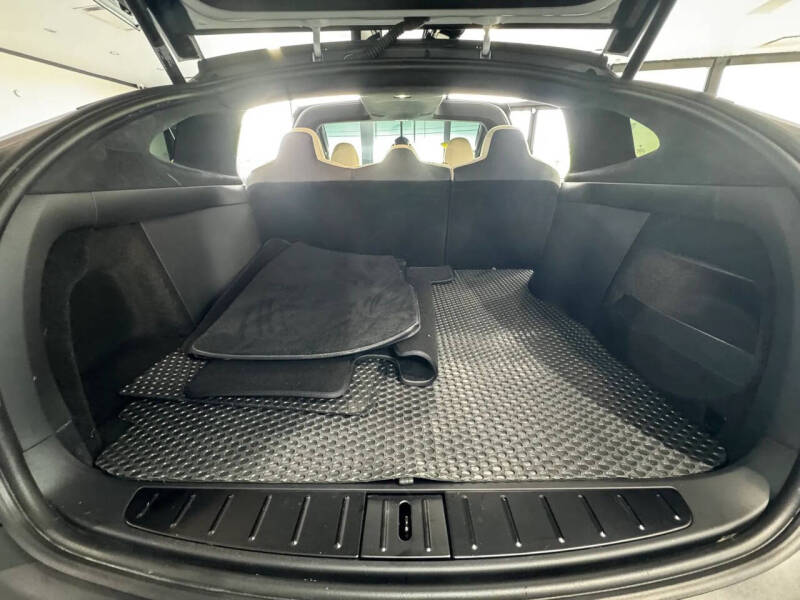 2023 Tesla Model X Standard Range