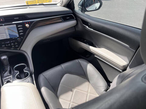 2019 Toyota Camry Hybrid XLE