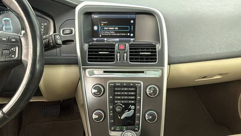 2015 Volvo XC60 T6 Drive-E Premier Plus