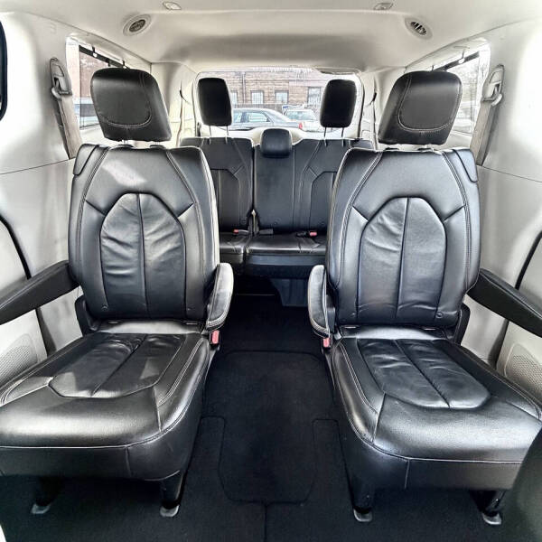 2017 Chrysler Pacifica Touring-L