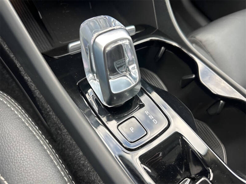 2025 Volvo XC40 B5 Plus Dark Theme