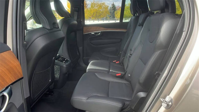 2025 Volvo XC90 B5 Plus Bright Theme