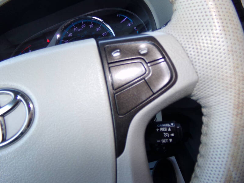 2011 Toyota Sienna XLE 7-Passenger Auto Access Seat