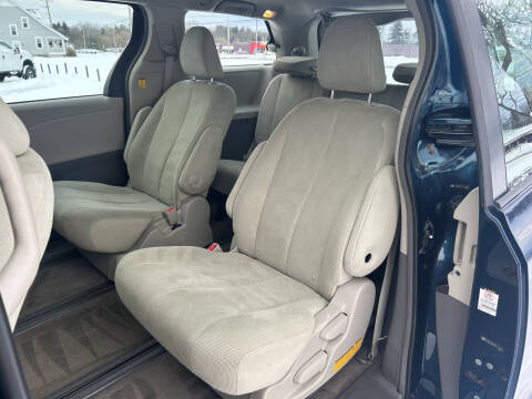 2011 Toyota Sienna Base 7-Passenger