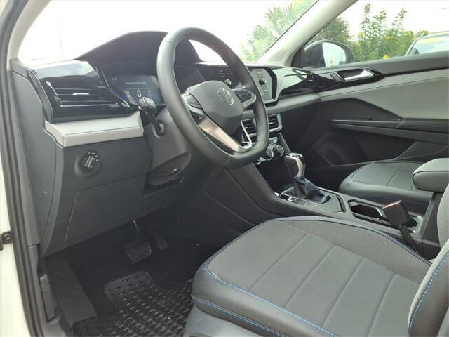 2024 Volkswagen Taos SE Black