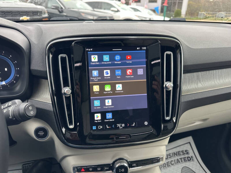 2023 Volvo XC40 B5 Plus Bright Theme