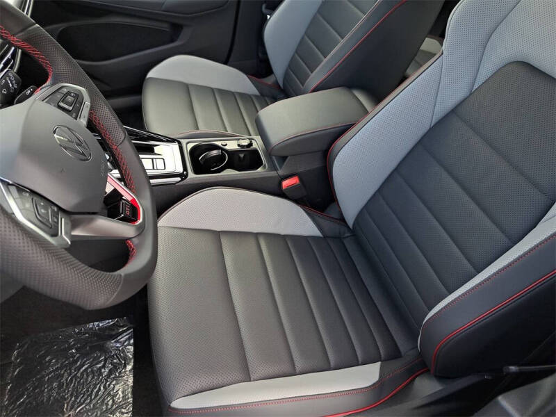 2025 Volkswagen Golf GTI SE