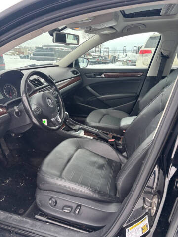 2012 Volkswagen Passat SEL