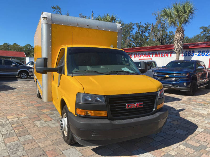 2018 GMC Savana Cutaway Work Van photo 4