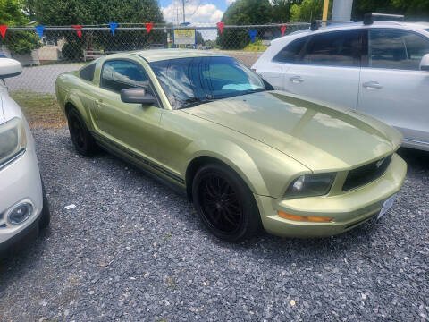 2005 Ford Mustang V6 Deluxe