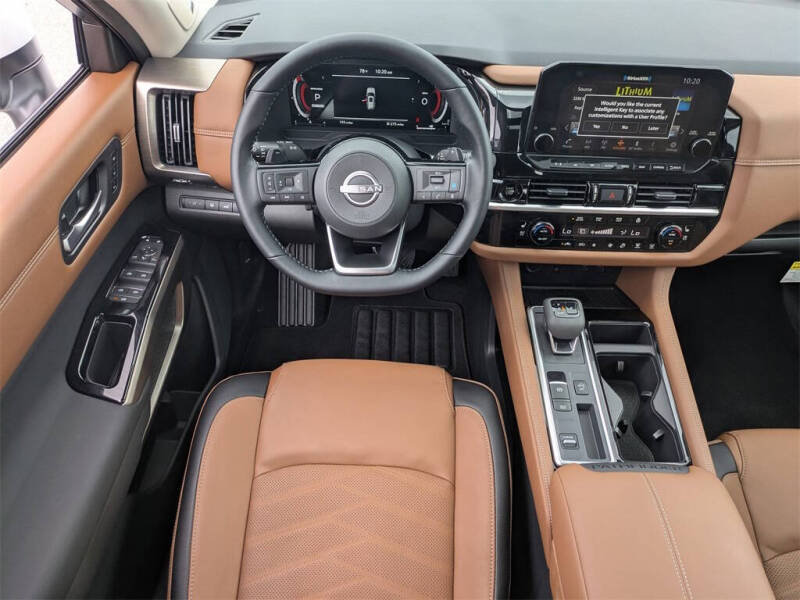 2025 Nissan Pathfinder Platinum