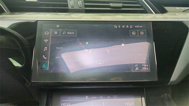 2022 Audi e-tron quattro Premium Plus