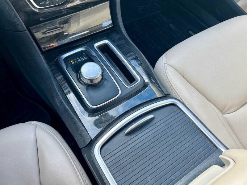 2017 Chrysler 300 Limited