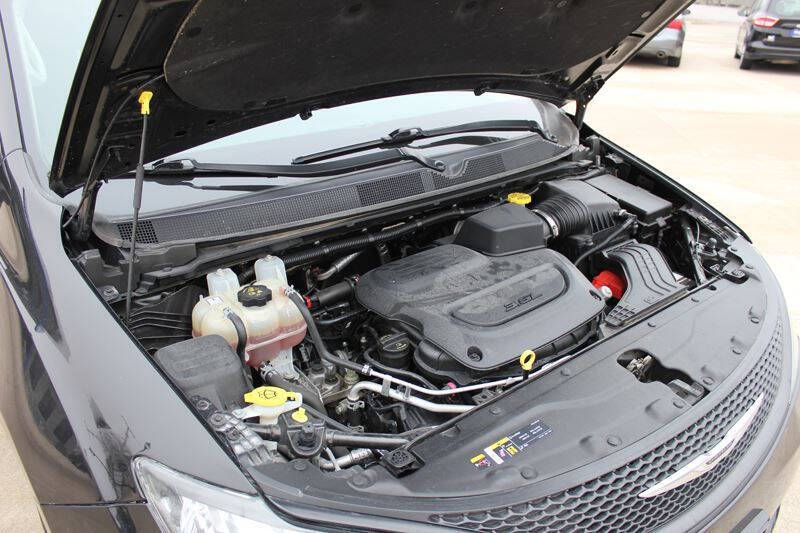 2022 Chrysler Voyager LX