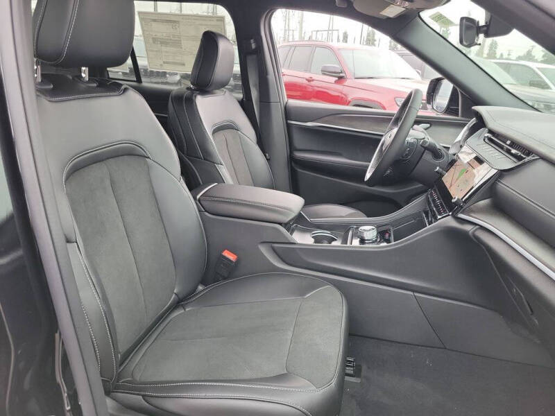 2026 Jeep Grand Cherokee Altitude