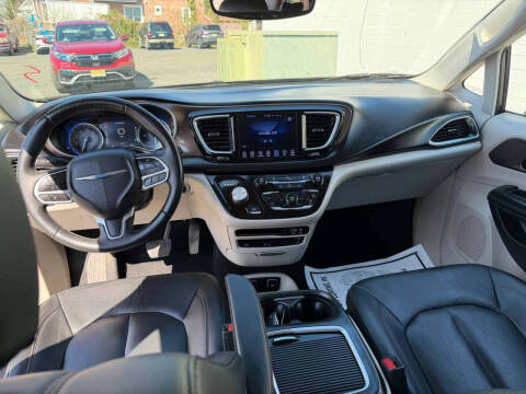 2017 Chrysler Pacifica Touring-L Plus