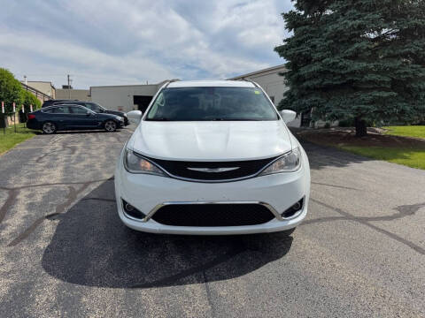 2017 Chrysler Pacifica Touring-L