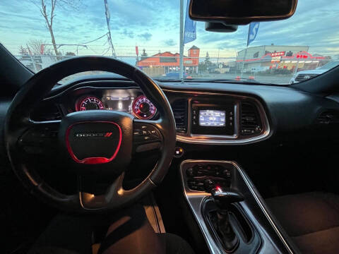 2015 Dodge Challenger SXT