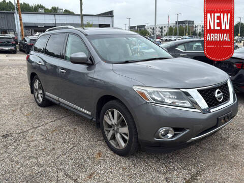 2015 Nissan Pathfinder for sale at Auto Center of Columbus in Columbus OH