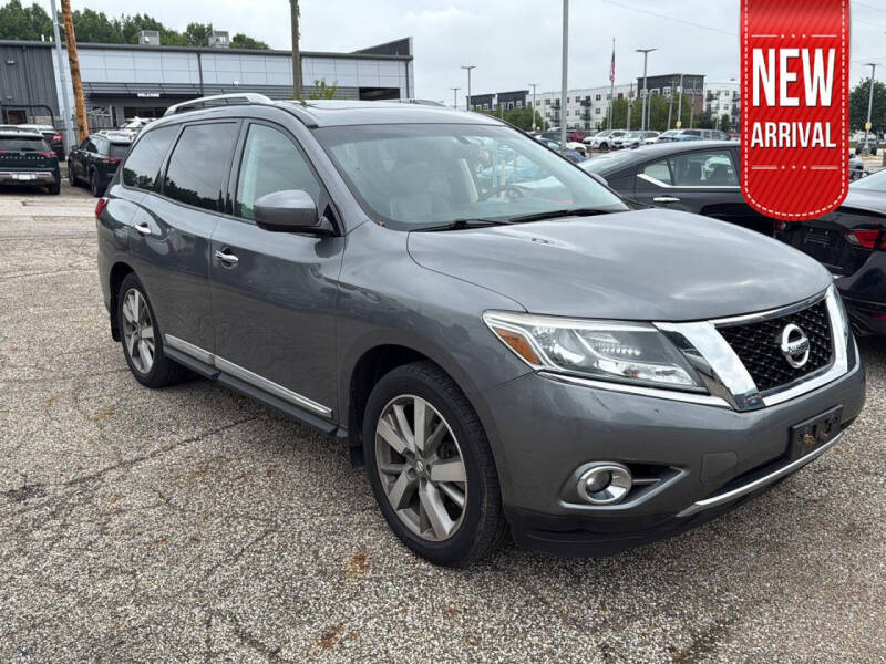 2015 Nissan Pathfinder for sale at Auto Center of Columbus in Columbus OH