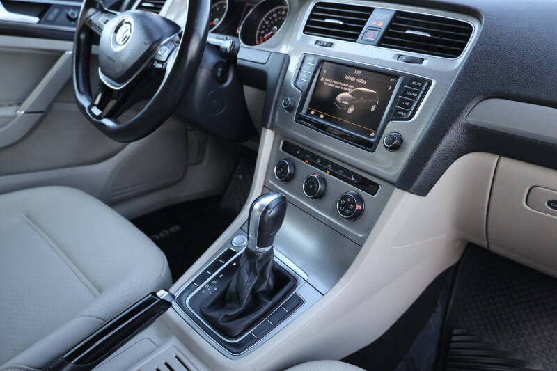 2016 Volkswagen Golf TSI SE