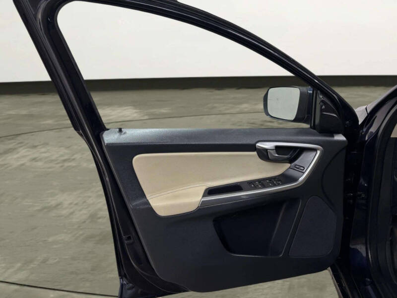 2016 Volvo XC60 T6 Drive-E