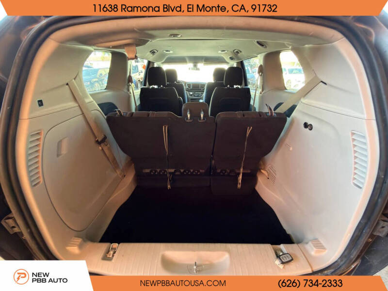 2022 Chrysler Voyager LX