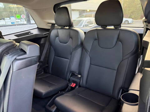 2017 Volvo XC90 T6 Momentum