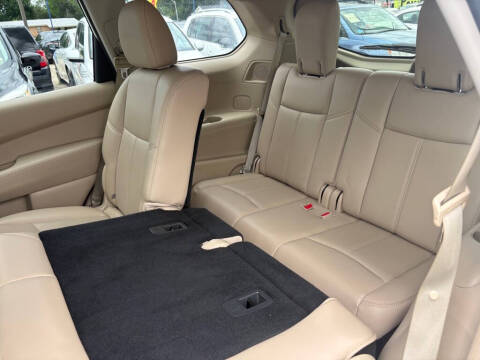 2017 Nissan Pathfinder SL
