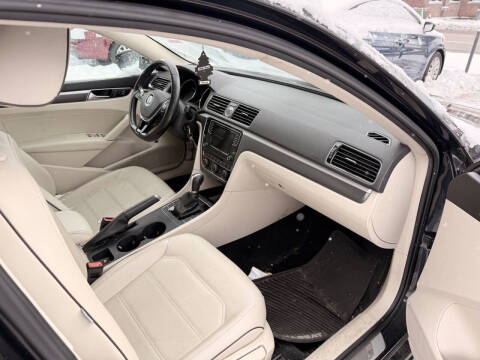 2017 Volkswagen Passat 1.8T R-Line