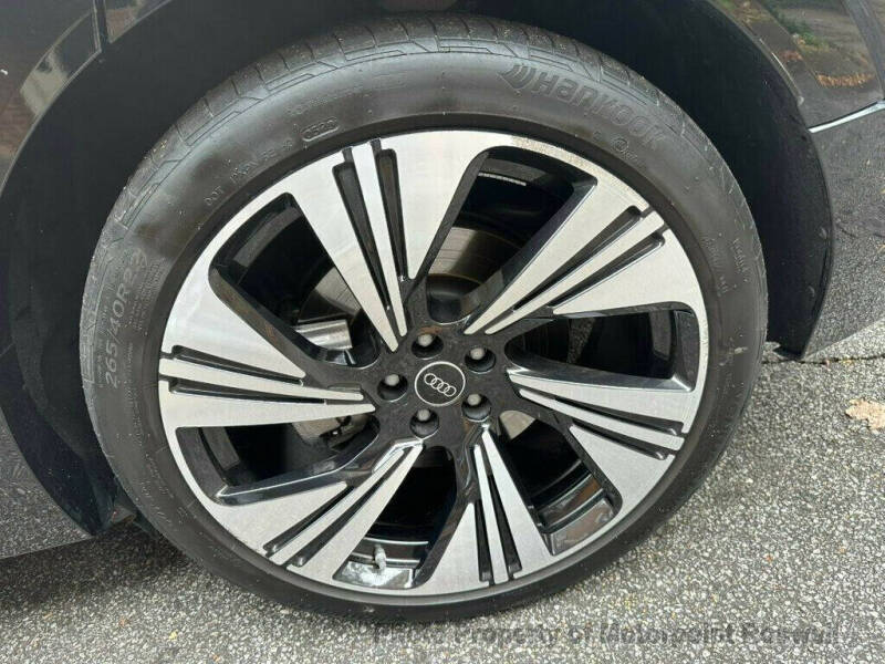 2024 Audi Q8 Sportback e-tron quattro Prestige S line