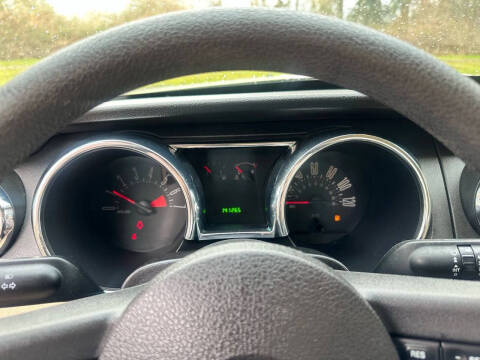 2005 Ford Mustang V6 Deluxe