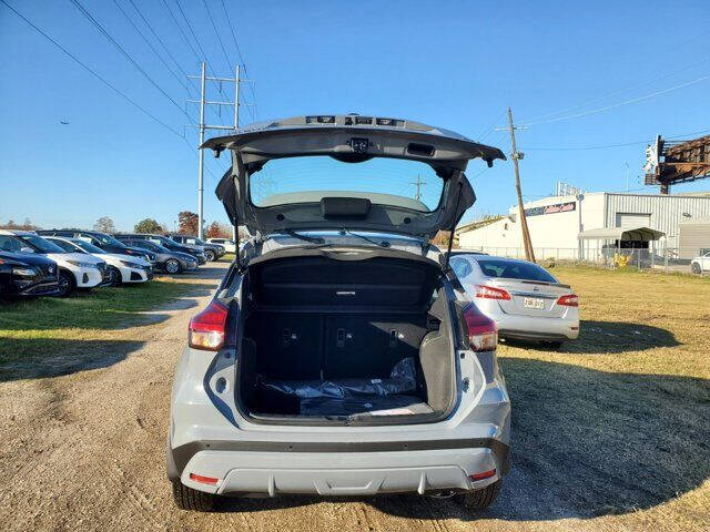 2024 Nissan Kicks SR