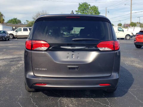 2023 Chrysler Voyager LX
